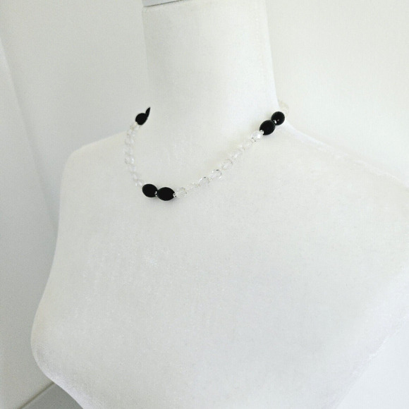 Vintage Choker Necklace Clear Faceted Lucite Beads Coquette Twee Retro Classic - Picture 7 of 9